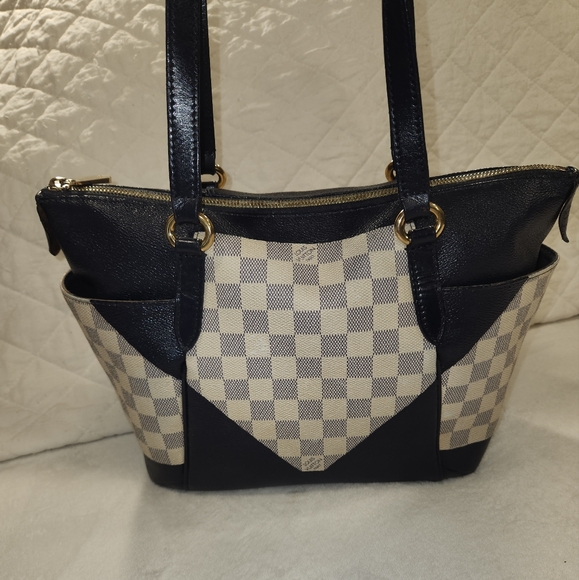 Louis Vuitton Bag. - Picture 2 of 15